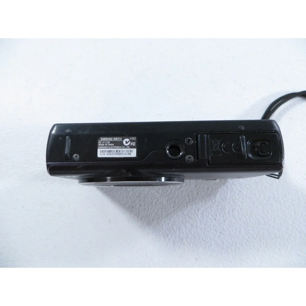 Samsung WB210 Digital Camera 14MP 12x Zoom Touch Screen‎ AS IS FOR PARTS READ
